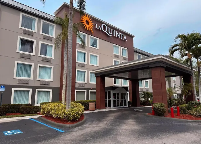La Quinta By Wyndham Naples East
