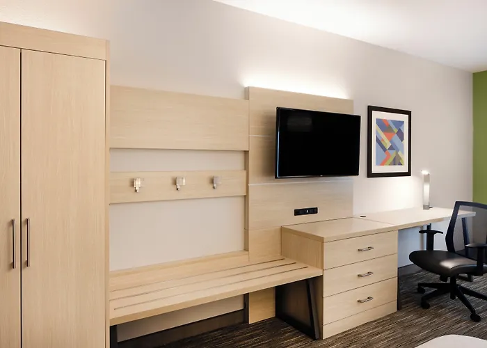 Holiday Inn Express & Suites Ft Myers Beach-Sanibel Gateway By Ihg